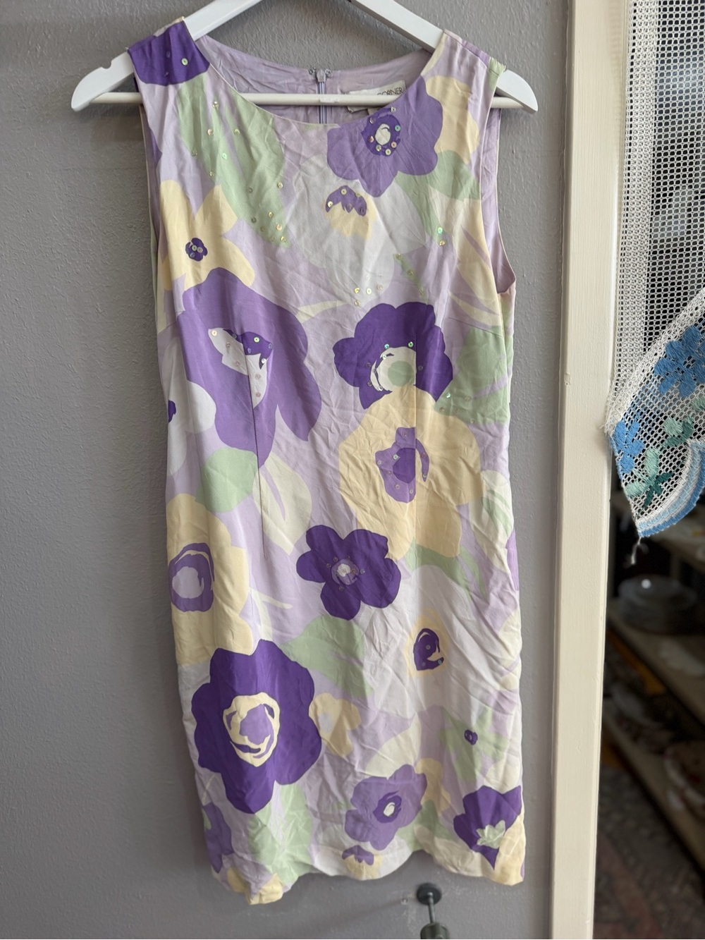 Casual Corner Lavender Floral Shift Dress with Cream Accents